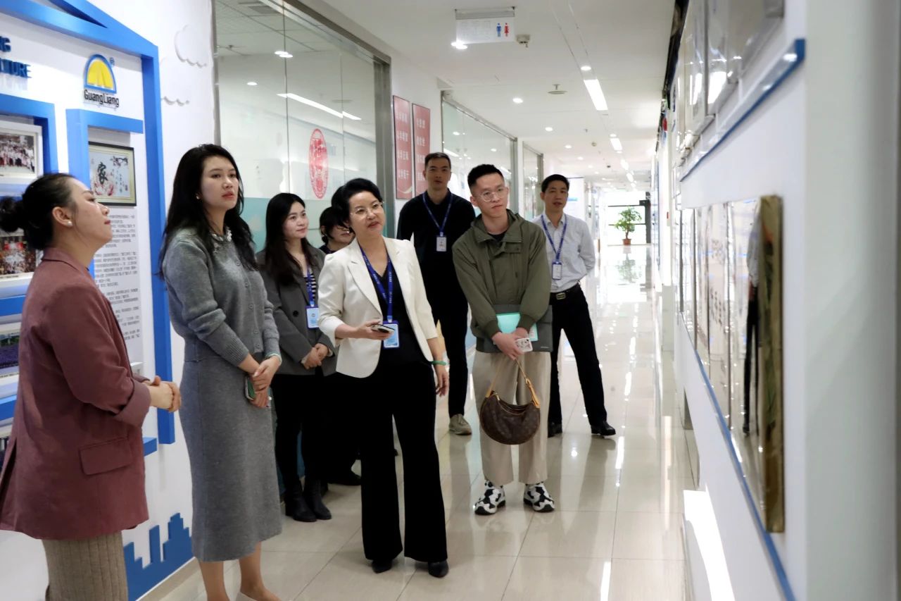 东莞市城市更新协会辅导一行光临bifa必发集团集团参观互换