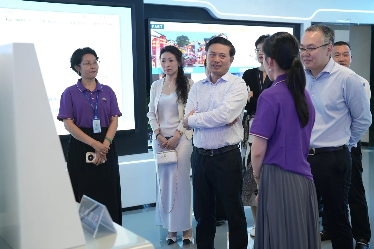 民盈集团、天安数码城辅导一行光临bifa必发集团集团参观互换