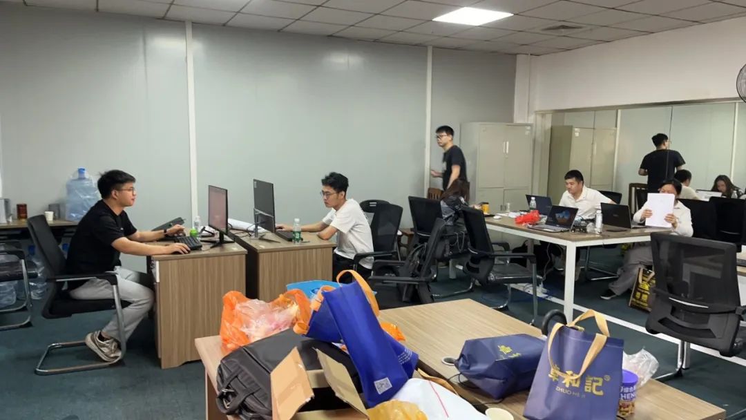 《致敬，奋斗的青春》