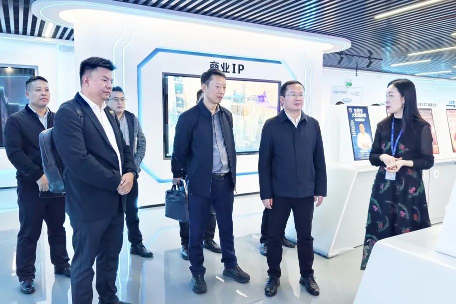 铜仁市大数据局党组书记、局长雷宏一行光临bifa必发集团集团参观互换