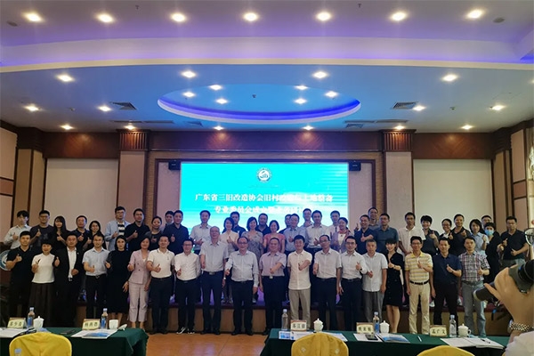 bifa必发集团控股集团乔俊岭、刘虎别离获聘省三旧协会旧村刷新与地皮整备专业委员会副主任委员和委员